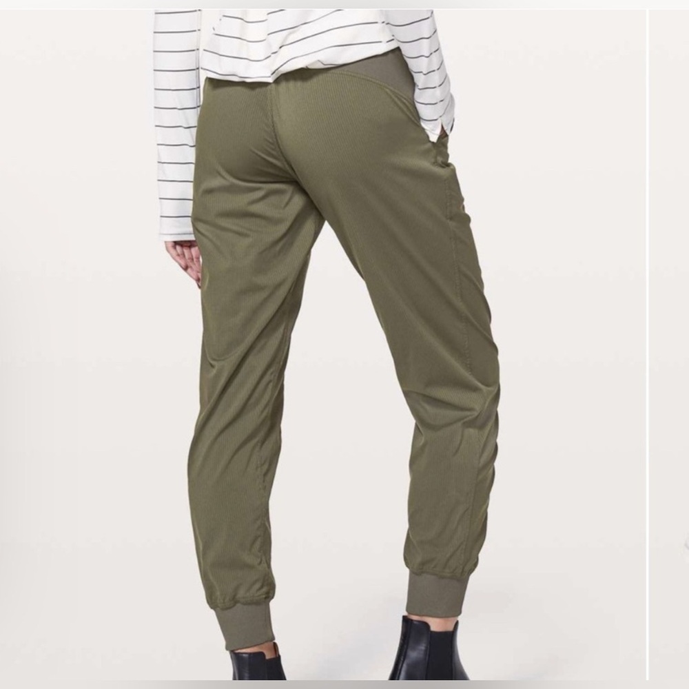 Lululemon Dance Studio Joggers Size 6 Olive Green Excellent Condition - Picture 4 of 7